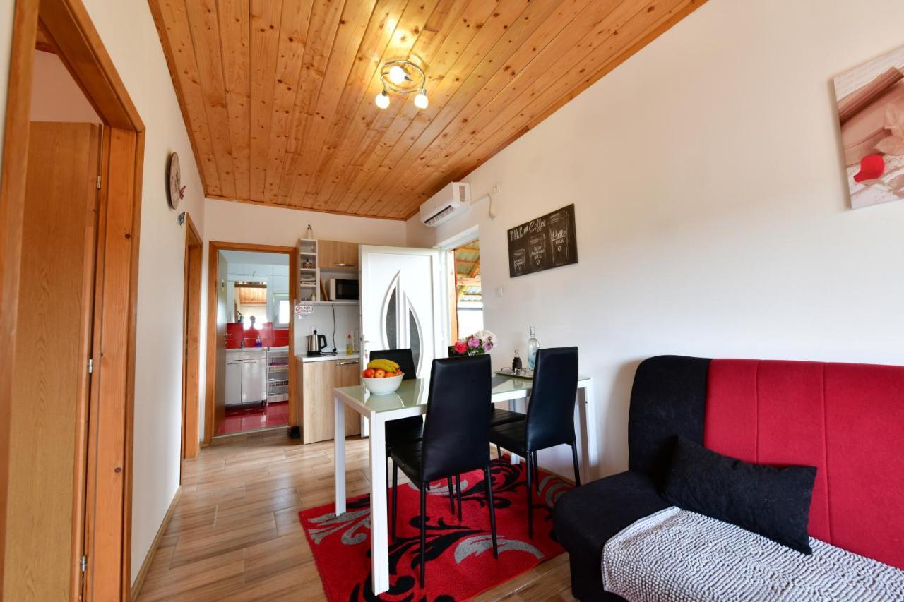 Apartments Laura ราโควิซา ภายนอก รูปภาพ